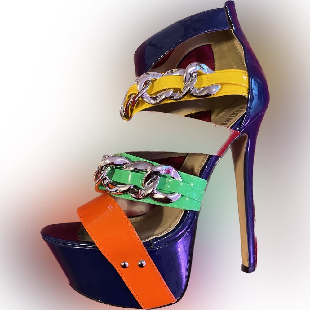 Unique and Bold Redkiss Heels Sz 9
